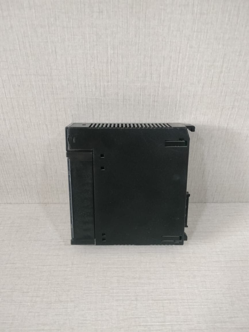 GE I693BEM331L GE FANUC I693BEM331L SERIES 90-30 GENUIS BUS CONTROLLER 10