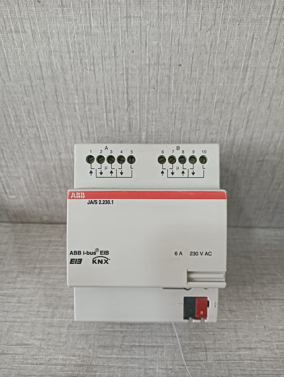 ABB GHQ6310071R0111 ABB JA/S 2.230.1 SHUTTER ACTUATOR GHQ6310071R0111 2