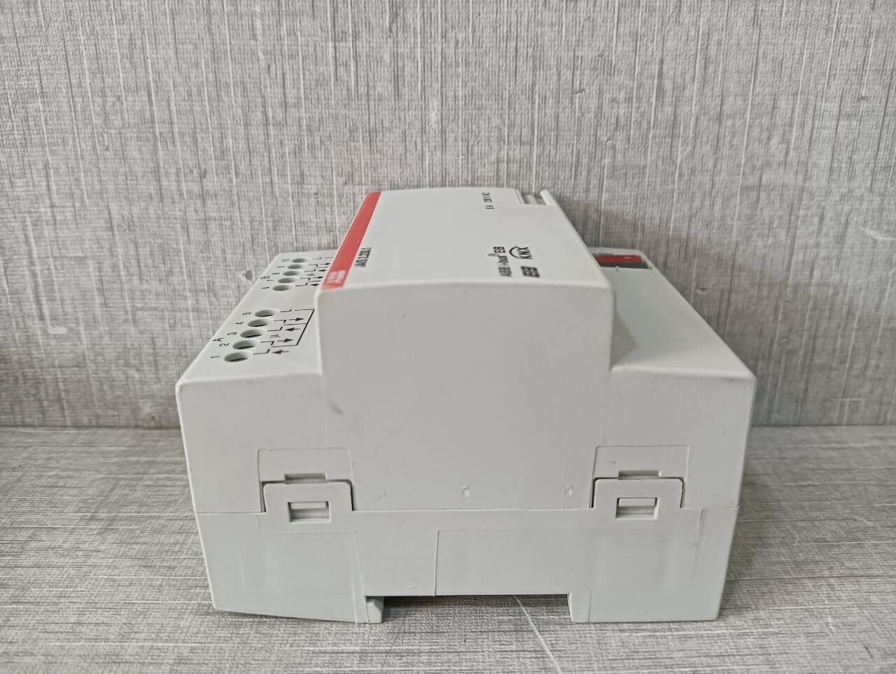 ABB GHQ6310071R0111 ABB JA/S 2.230.1 SHUTTER ACTUATOR GHQ6310071R0111 6