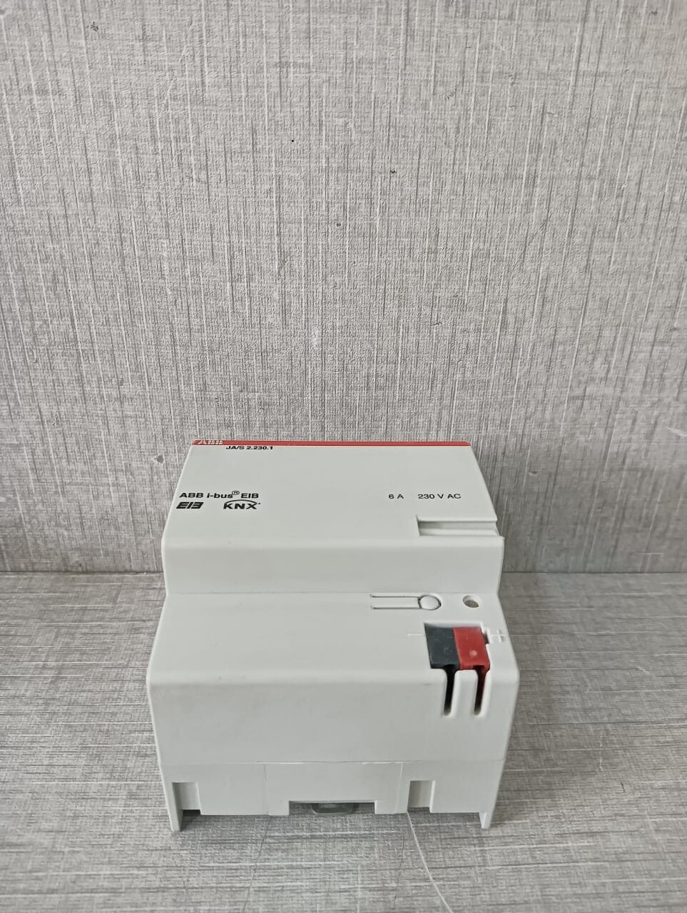 ABB GHQ6310071R0111 ABB JA/S 2.230.1 SHUTTER ACTUATOR GHQ6310071R0111 7