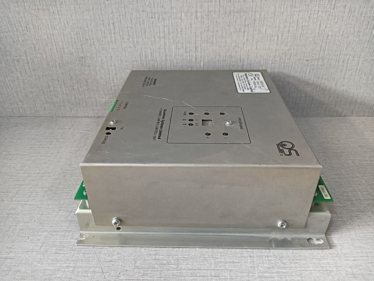QUANTRAN SYSTEM QMT2-4DB QMT2-4DB QUANTRAN SYSTEM 4-CHANNEL DIMMER CONTROL UNIT 7