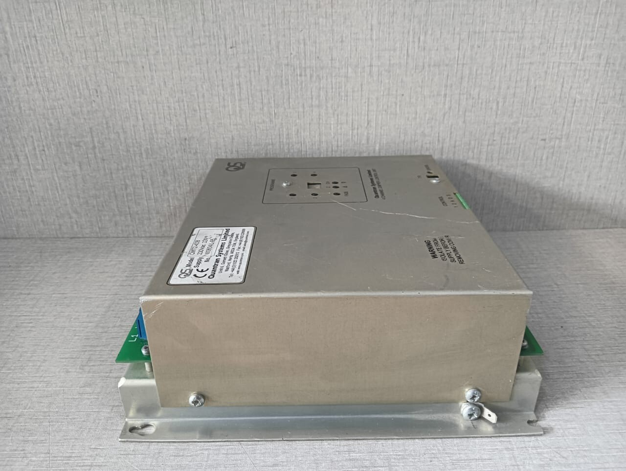 QUANTRAN SYSTEM QMT2-4DB QMT2-4DB QUANTRAN SYSTEM 4-CHANNEL DIMMER CONTROL UNIT 8