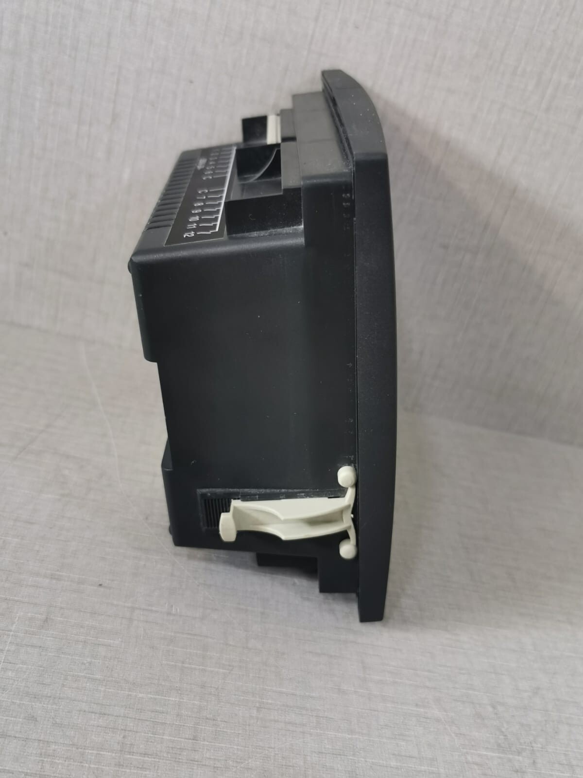 Schneider Electric NR6 Schneider Electric Varlogic NR6 Power Factor Controller 10