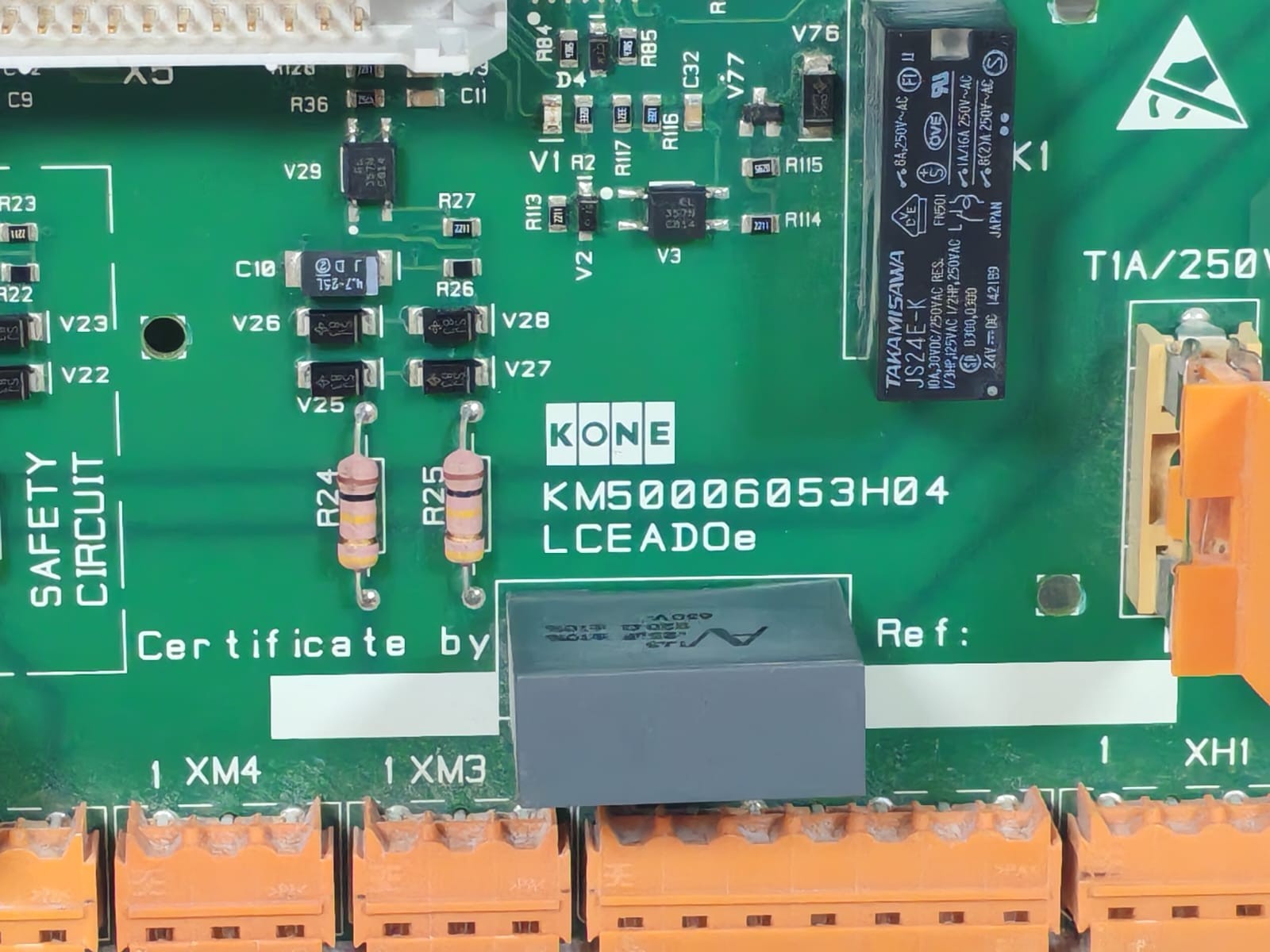 KONE KM50006053H04 / KM50006052G01 NOTE:TRACES OF USAGE IS VISIBLE ON THE BOARD & WITH BROKEN CLIP 3