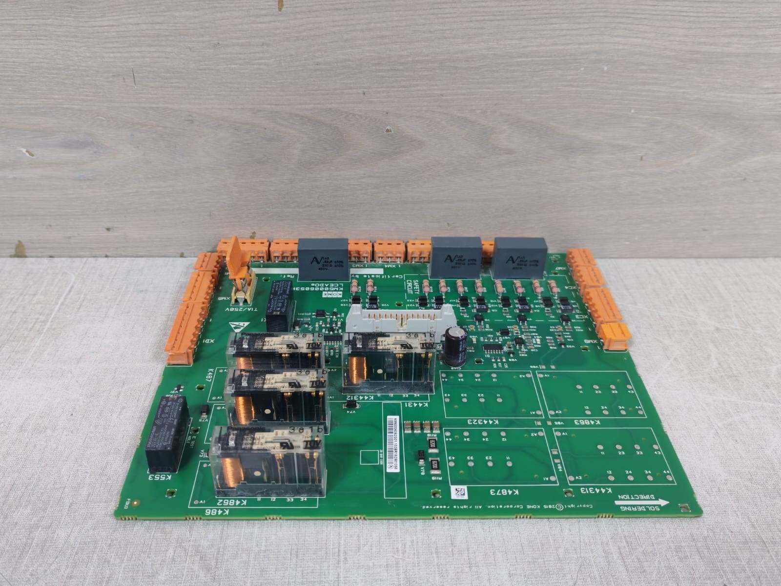 KONE KM50006053H04 / KM50006052G01 NOTE:TRACES OF USAGE IS VISIBLE ON THE BOARD & WITH BROKEN CLIP 8