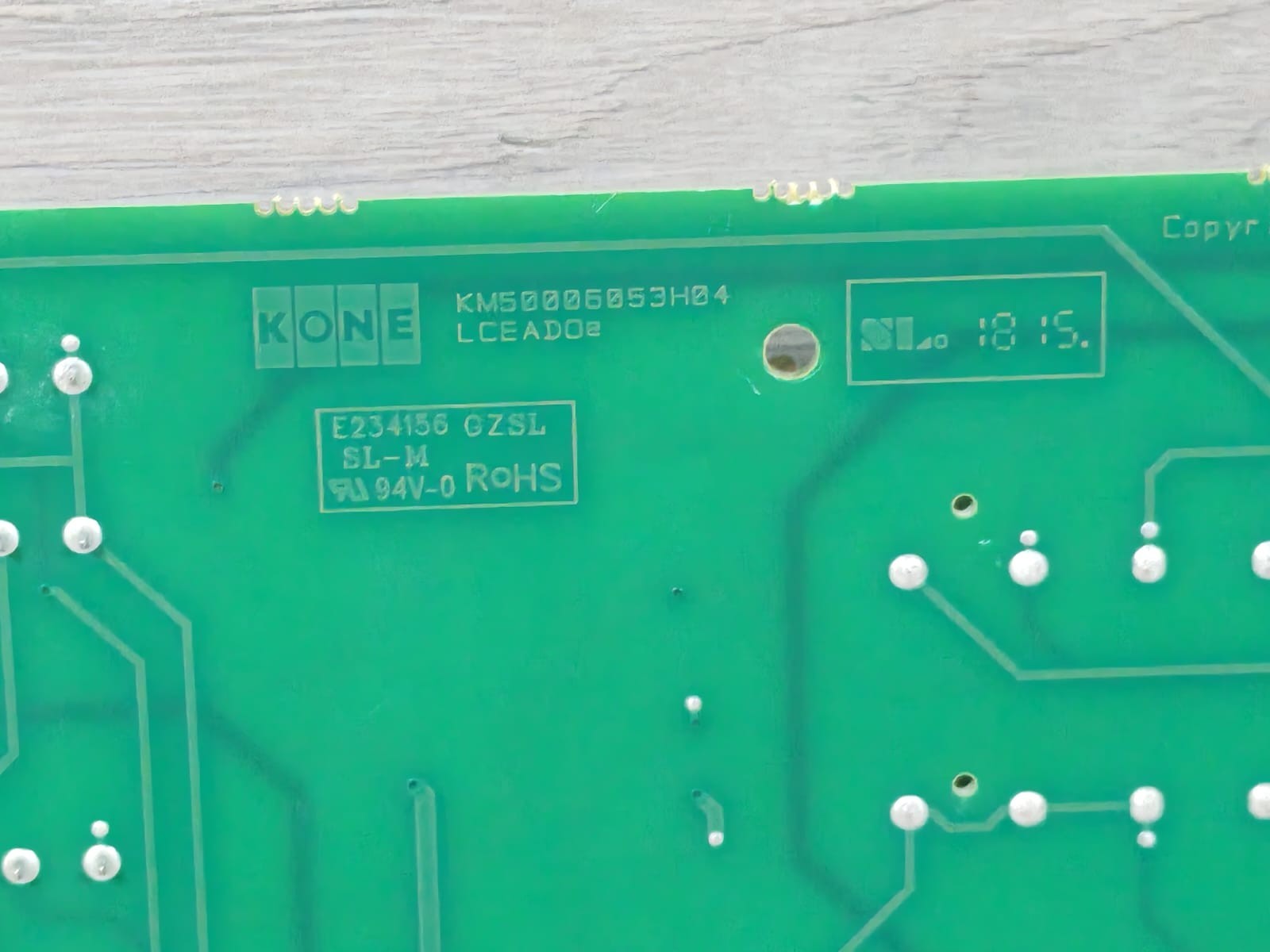 KONE KM50006053H04 / KM50006052G01 NOTE:TRACES OF USAGE IS VISIBLE ON THE BOARD & WITH BROKEN CLIP 10