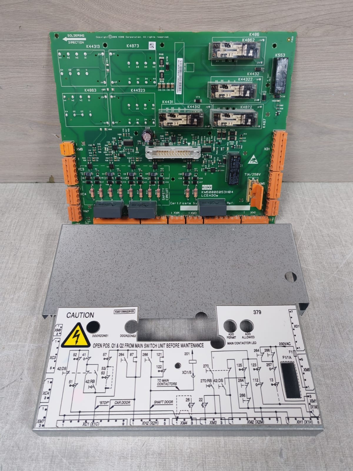 NOTE:TRACES OF USAGE IS VISIBLE ON THE BOARD & WITH BROKEN CLIP