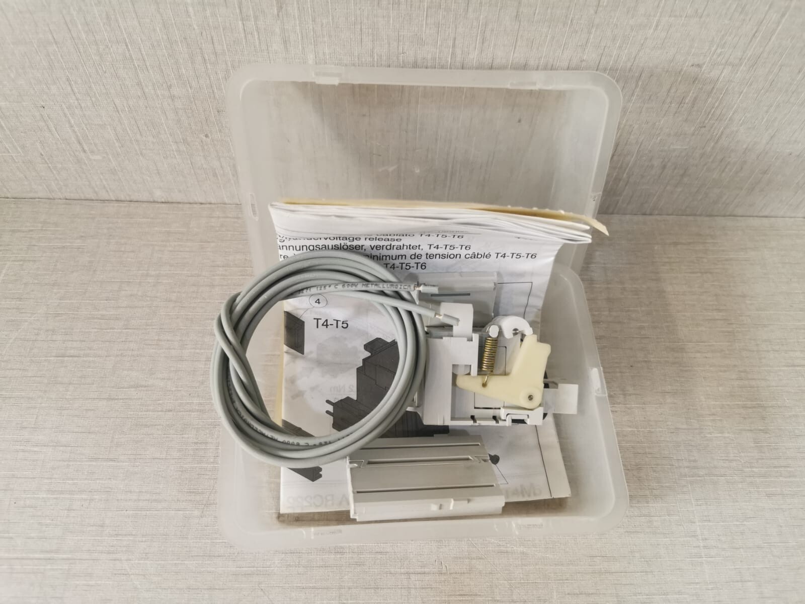 ABB 1SDA054892R1 ABB 1SDA054892R1 Circuit Breaker Accessory UnderVoltage Release Wired 380-440V 3