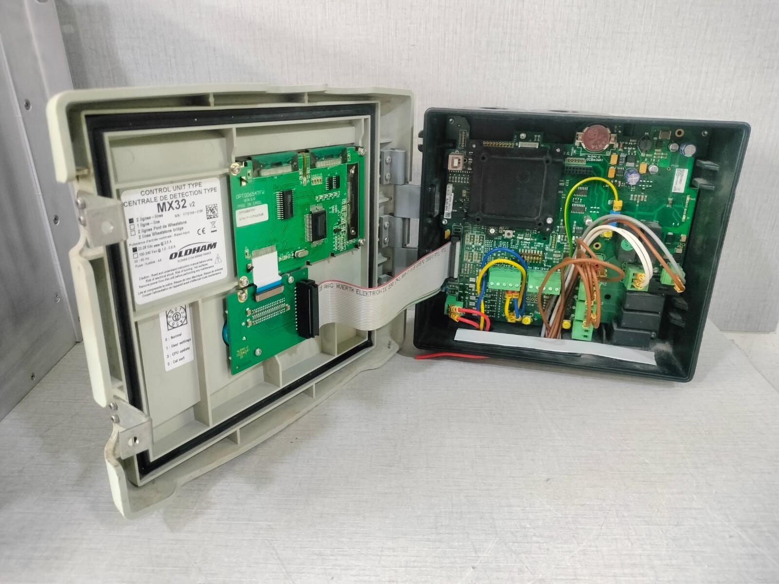 OLDHAM MX32 OLDHAM MX32 GAS CONTROL UNIT TYPE 22-28VDC 3,5A WITH BROKEN LOCK 6