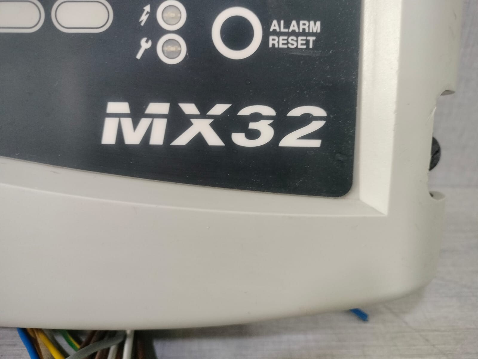 OLDHAM MX32 OLDHAM MX32 GAS CONTROL UNIT TYPE 100-240VAC 1.0-0.6A 50/60Hz 2