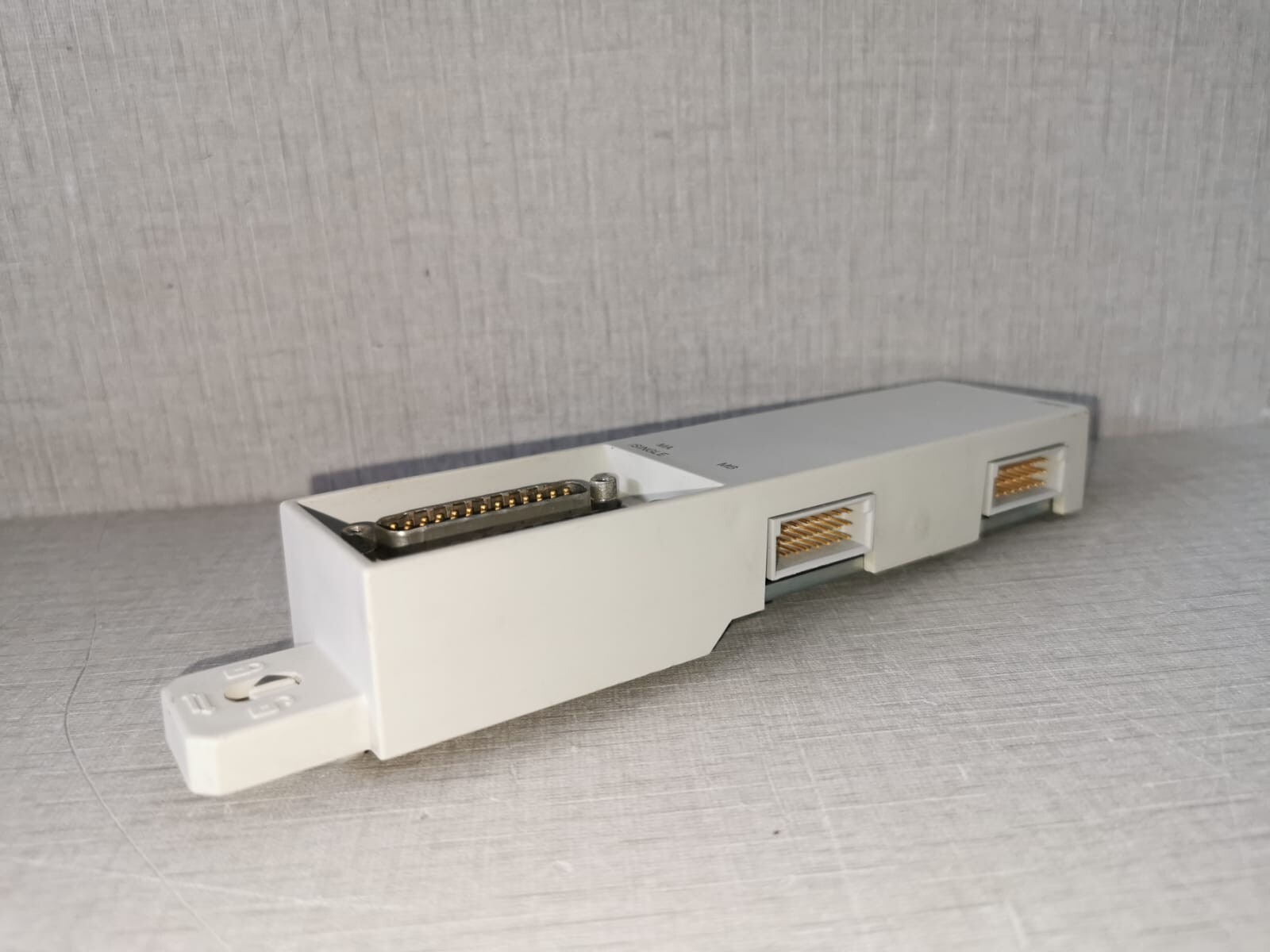 ABB 3BSE021439R1 ABB 3BSE021439R1 PR:A /TB846 DUAL MODULE BUS INLET 8