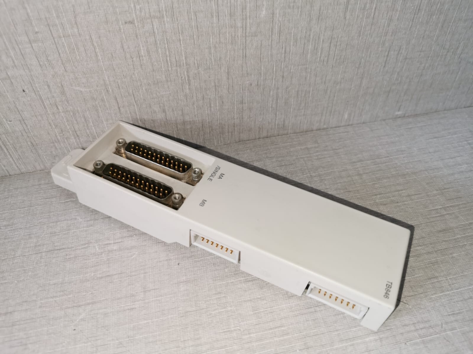 ABB 3BSE021439R1 ABB 3BSE021439R1 PR:A /TB846 DUAL MODULE BUS INLET 9