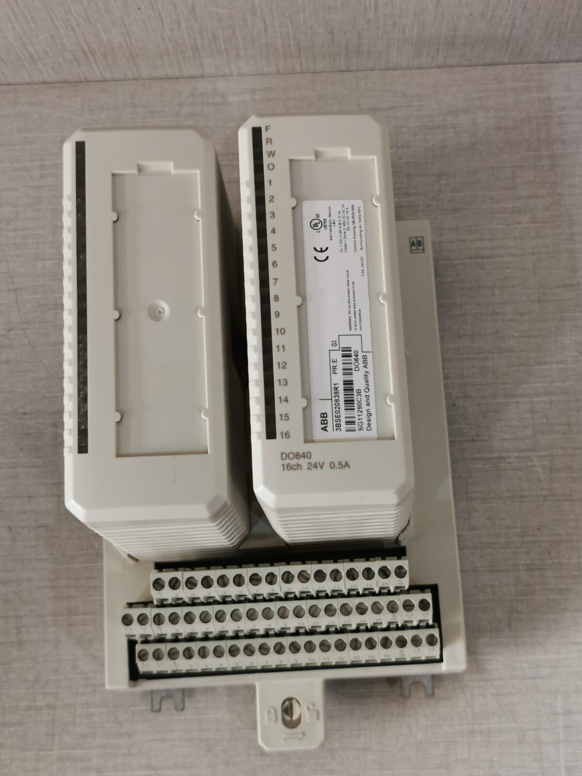 ABB 3BSE020838R1 & 3BSE020850R1 ABB DO840 3BSE020838R1 with Base 3BSE020850R1 3