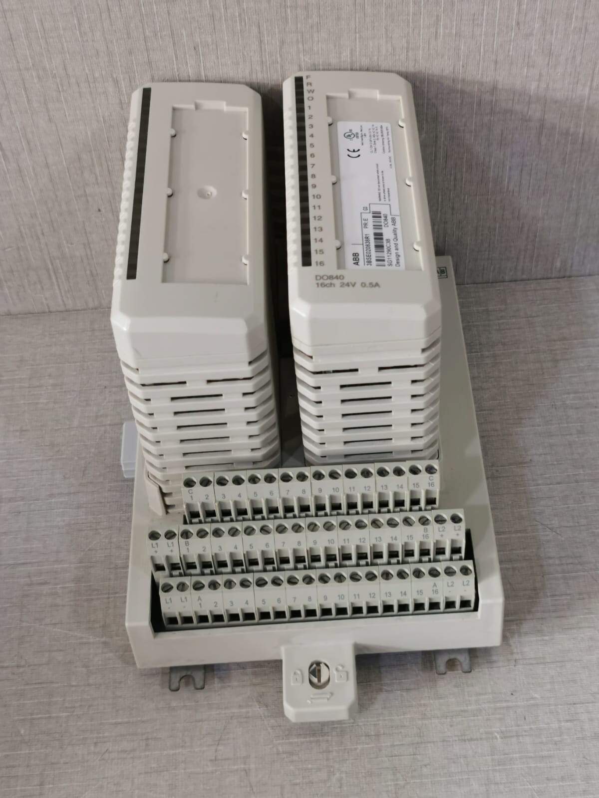 ABB 3BSE020838R1 & 3BSE020850R1 ABB DO840 3BSE020838R1 with Base 3BSE020850R1 4