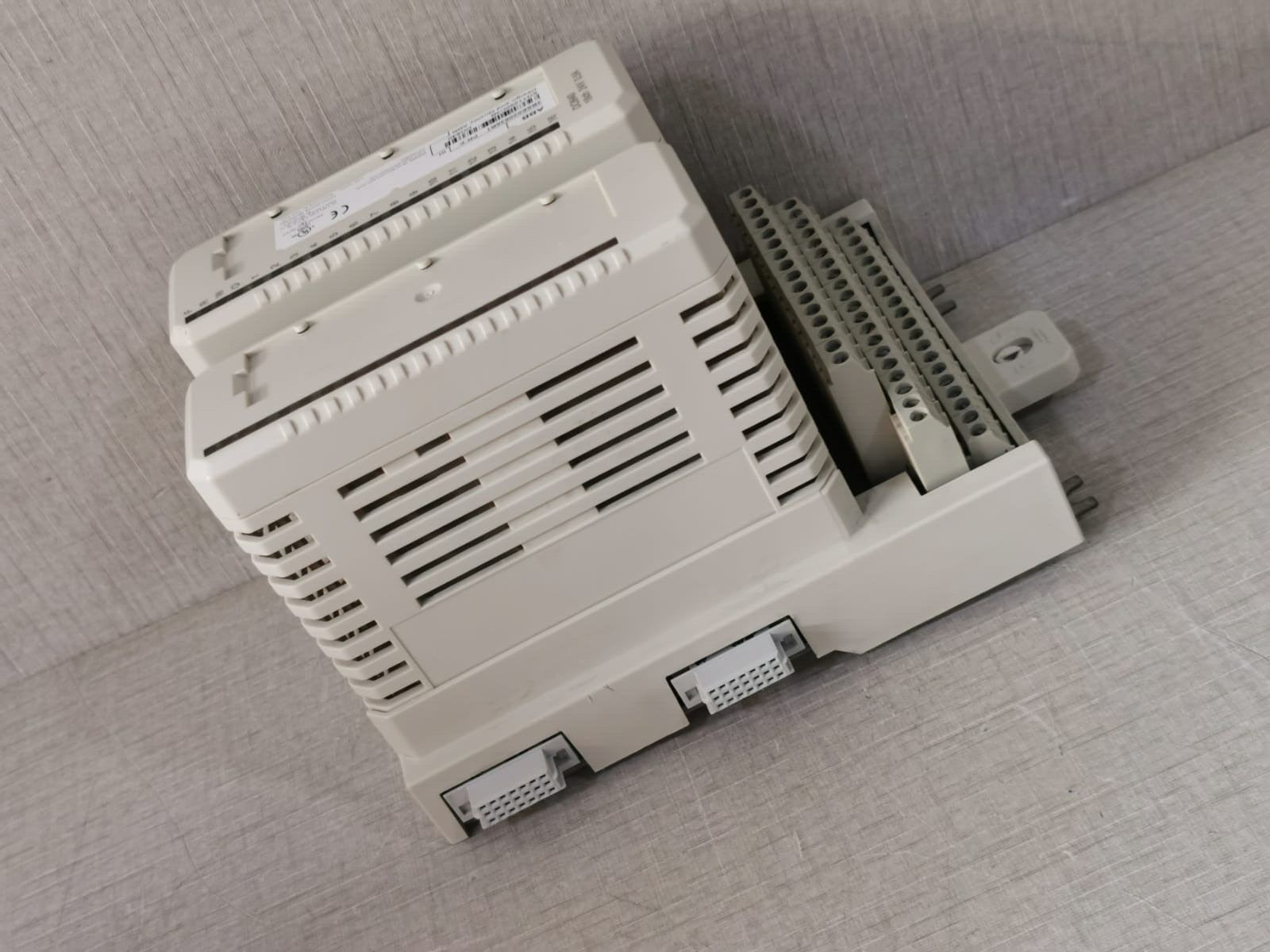 ABB 3BSE020838R1 & 3BSE020850R1 ABB DO840 3BSE020838R1 with Base 3BSE020850R1 6