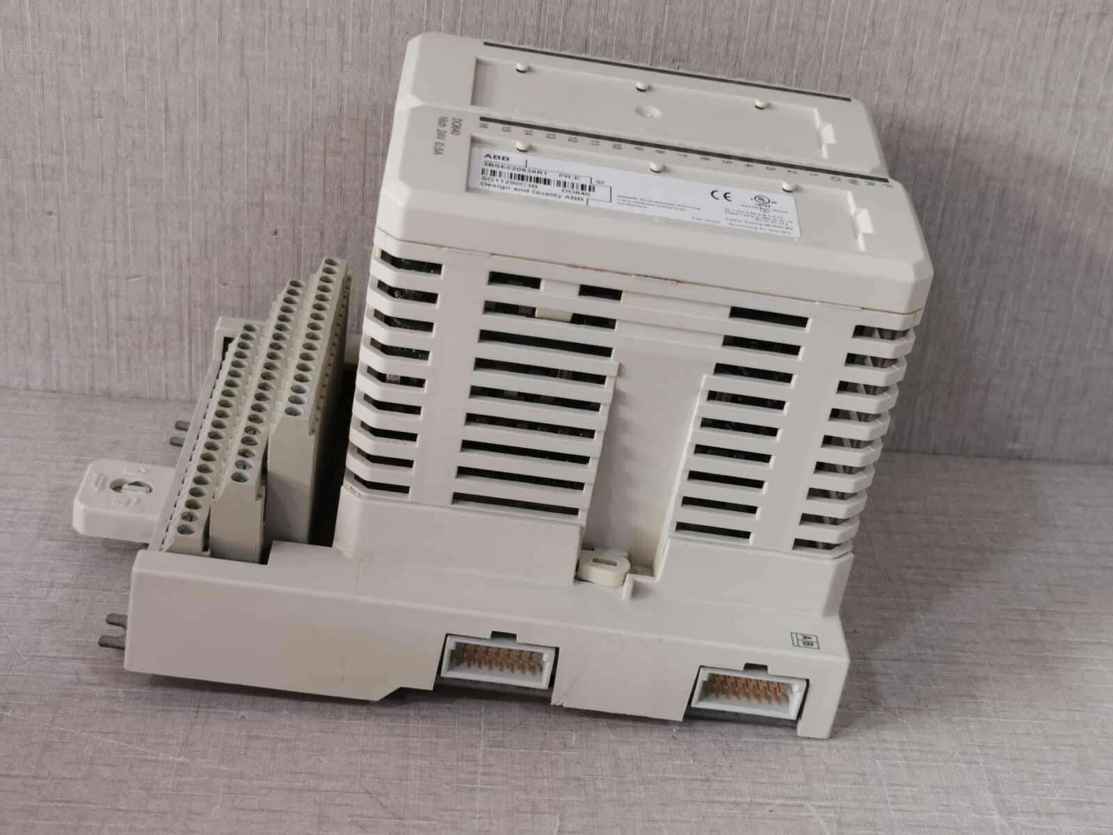 ABB 3BSE020838R1 & 3BSE020850R1 ABB DO840 3BSE020838R1 with Base 3BSE020850R1 7