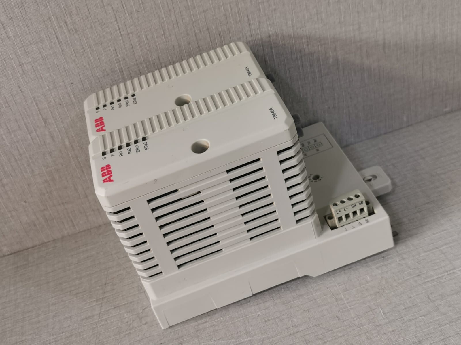 ABB 3BSE037760R1 & 3BSE020846R1 ABB TB840A 3BSE037760R1 Redundant Cluster Module with Base 3BSE020846R1 5