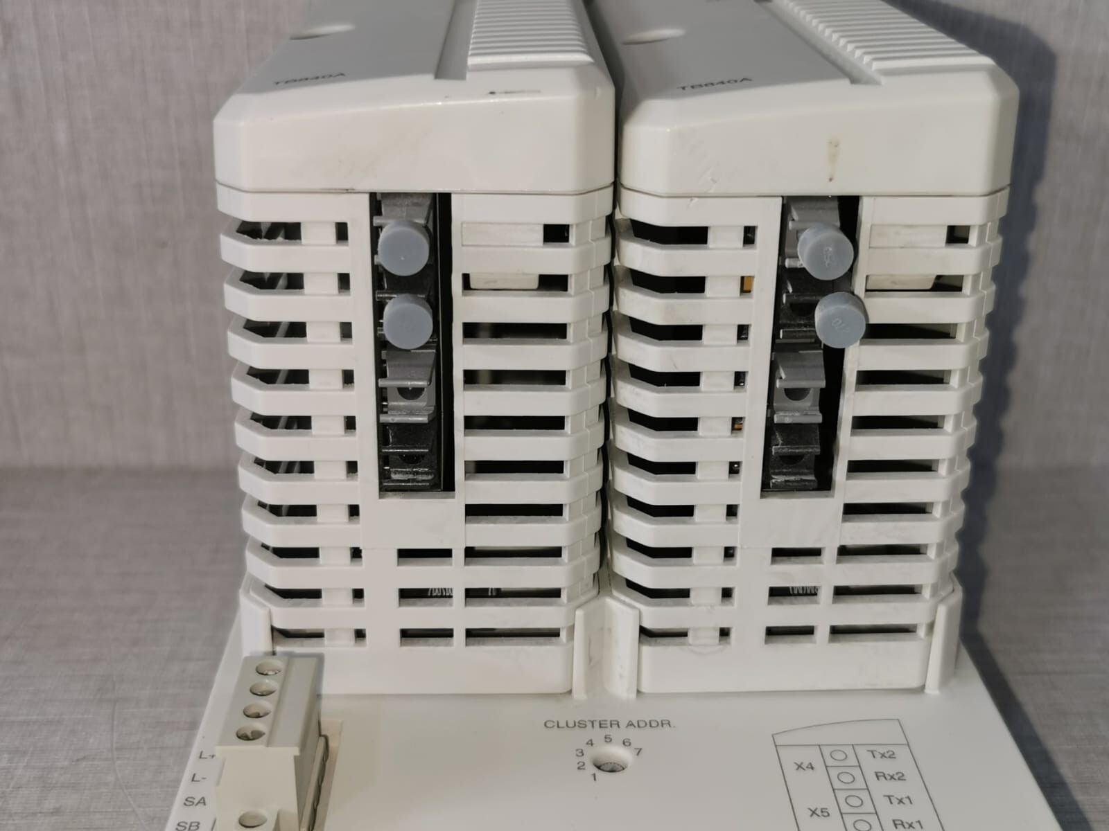 ABB 3BSE037760R1 & 3BSE020846R1 ABB TB840A 3BSE037760R1 Redundant Cluster Module with Base 3BSE020846R1 9