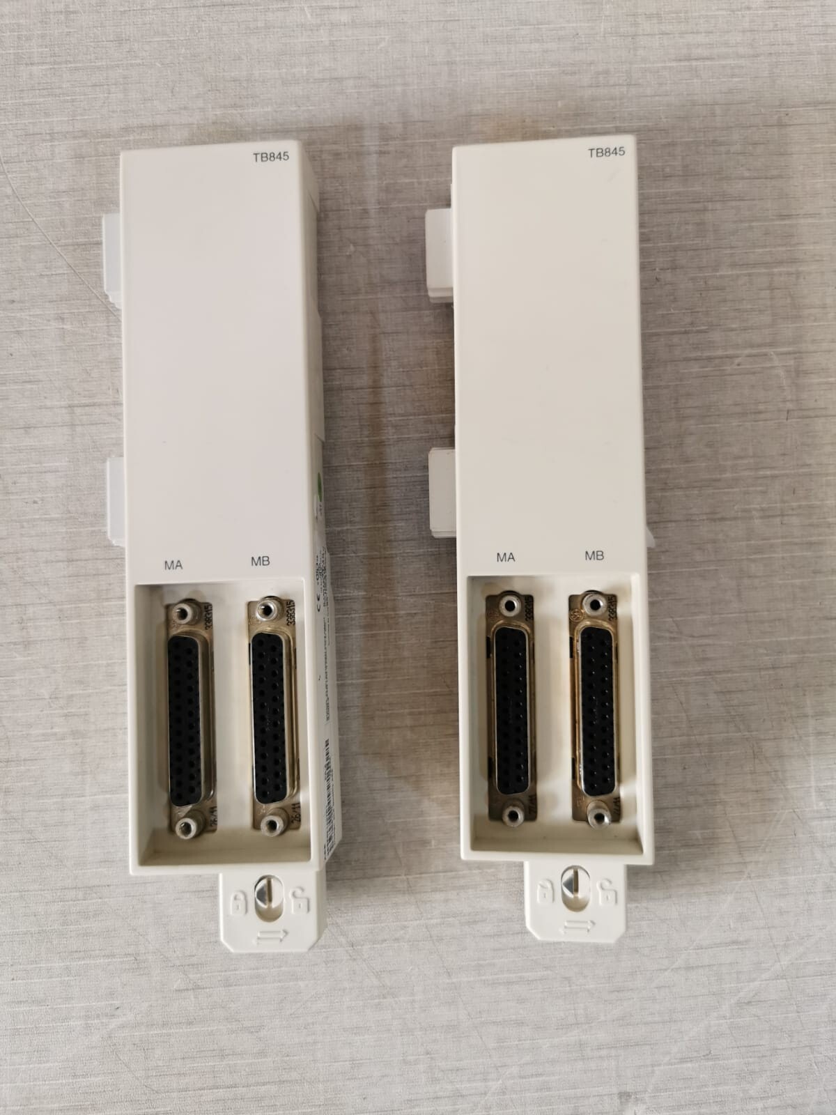 ABB 3BSE021437R1 ABB 3BSE021437R1 Dual ModuleBus Outlet BASE PLATE for TB845 3