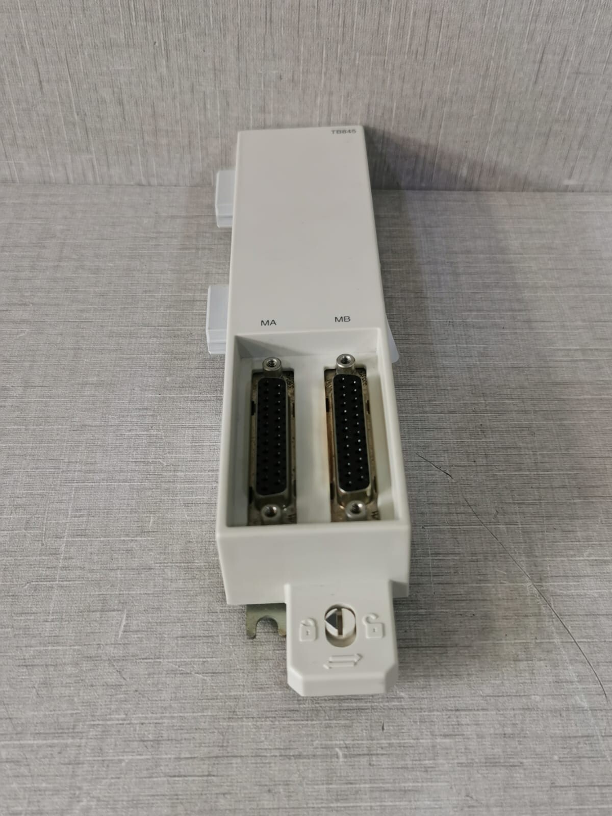 ABB 3BSE021437R1 ABB 3BSE021437R1 Dual ModuleBus Outlet BASE PLATE for TB845 4