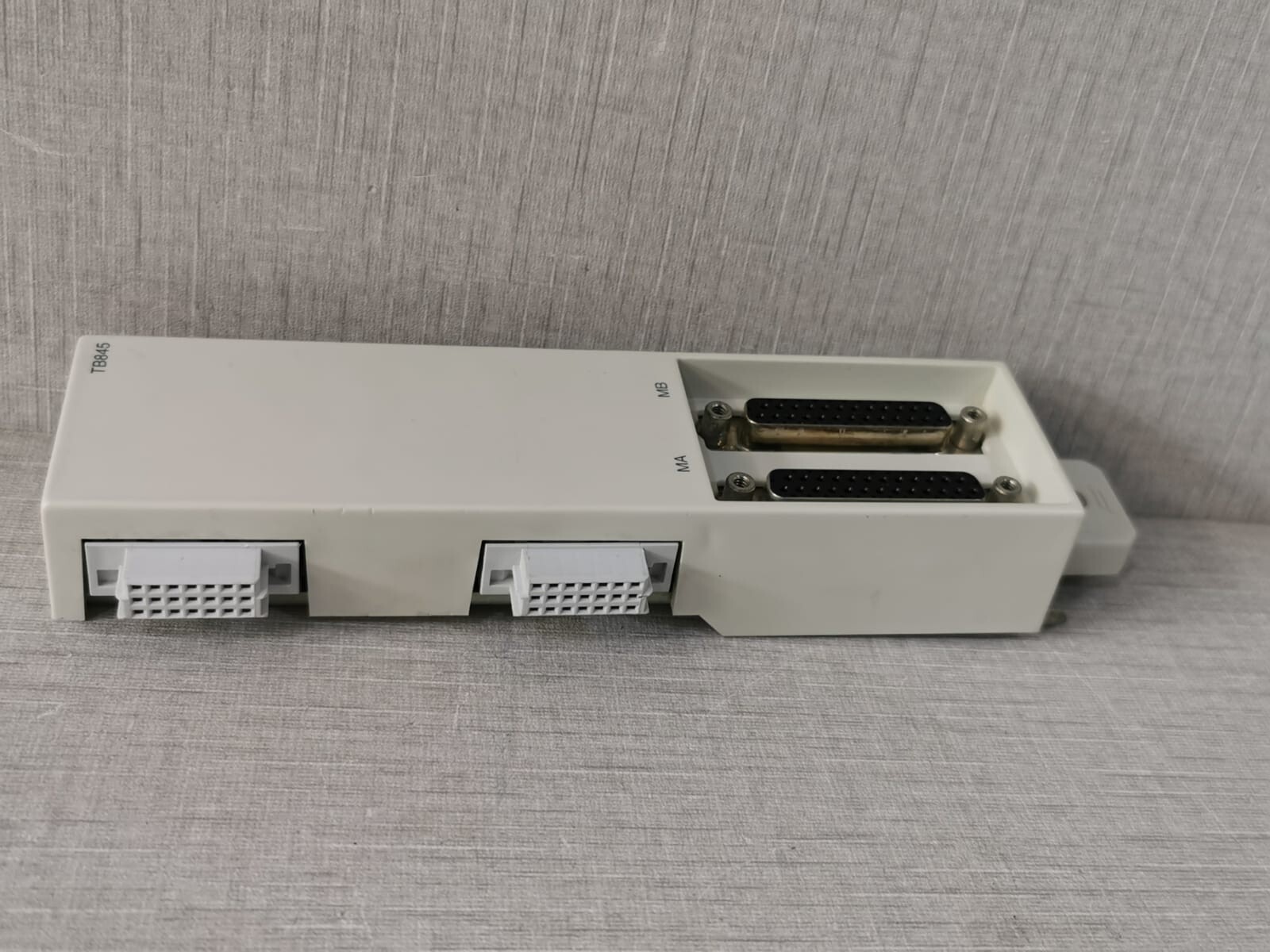 ABB 3BSE021437R1 ABB 3BSE021437R1 Dual ModuleBus Outlet BASE PLATE for TB845 7