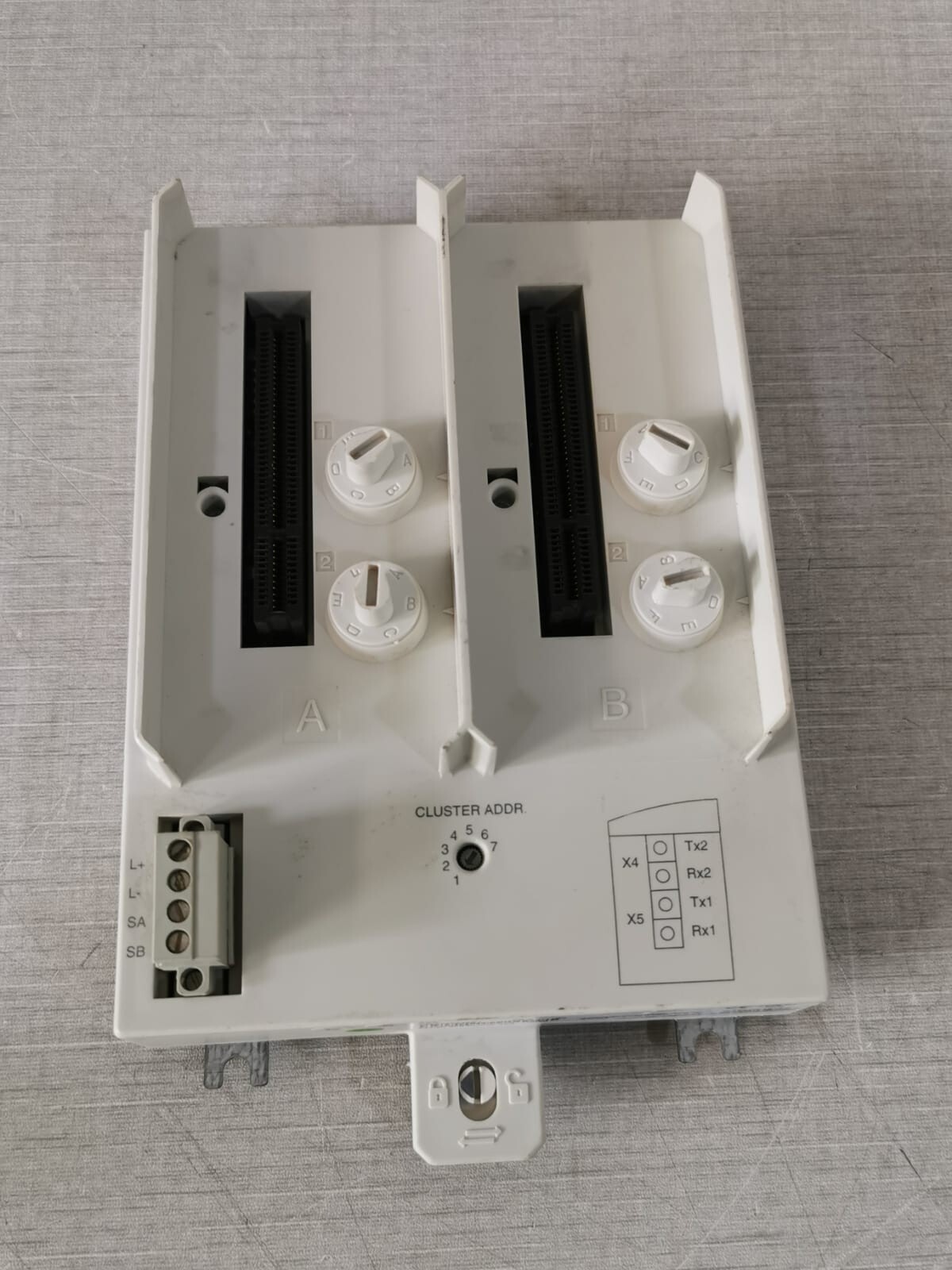 ABB 3BSE020846R1 ABB 3BSE020846R1 MOUNTING BASE PLATE for TU840 4