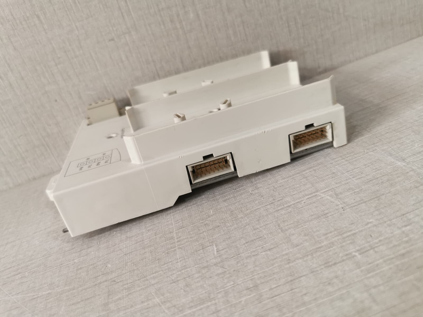 ABB 3BSE020846R1 ABB 3BSE020846R1 MOUNTING BASE PLATE for TU840 6