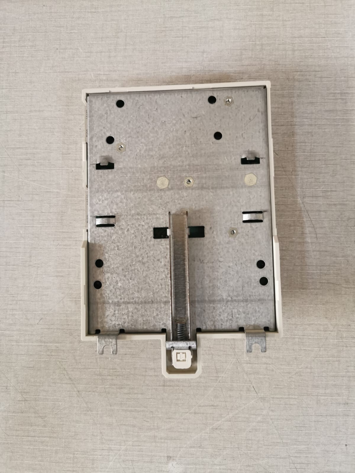ABB 3BSE020846R1 ABB 3BSE020846R1 MOUNTING BASE PLATE for TU840 8