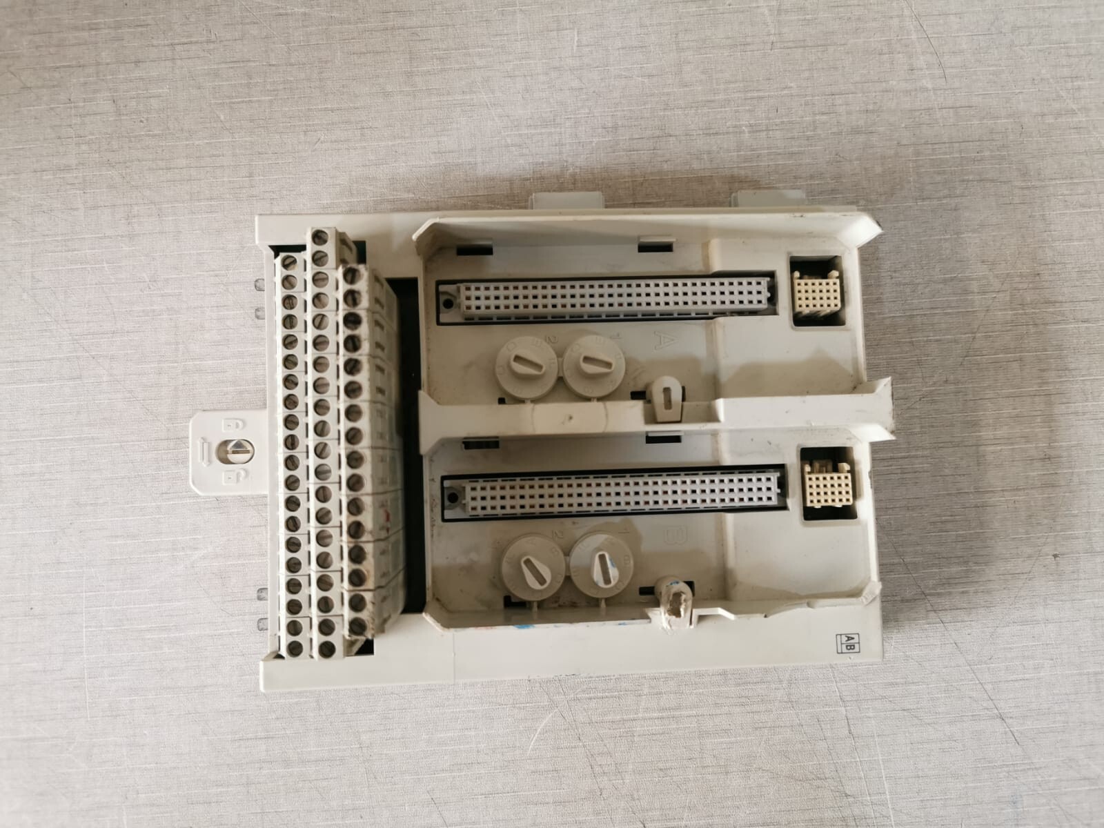 ABB 3BSE020850R1 ABB 3BSE020850R1 MODULE TERMINATION UNIT BASE PLATE FOR TU842 3