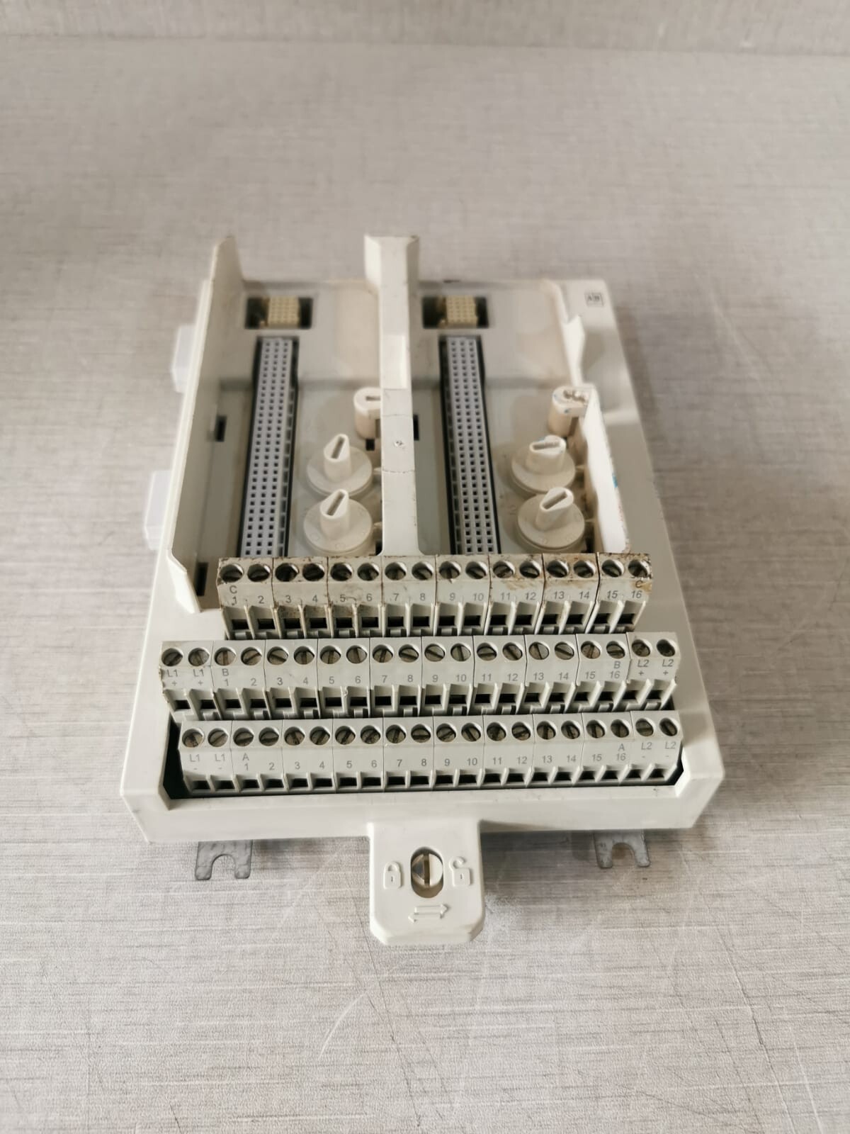 ABB 3BSE020850R1 ABB 3BSE020850R1 MODULE TERMINATION UNIT BASE PLATE FOR TU842 4