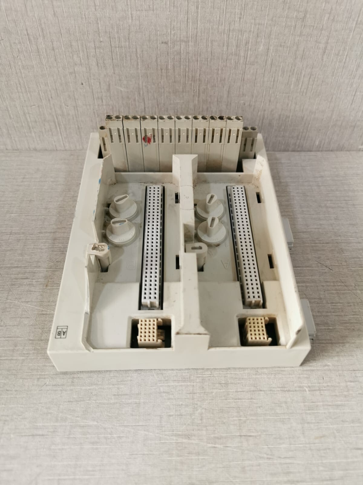 ABB 3BSE020850R1 ABB 3BSE020850R1 MODULE TERMINATION UNIT BASE PLATE FOR TU842 5