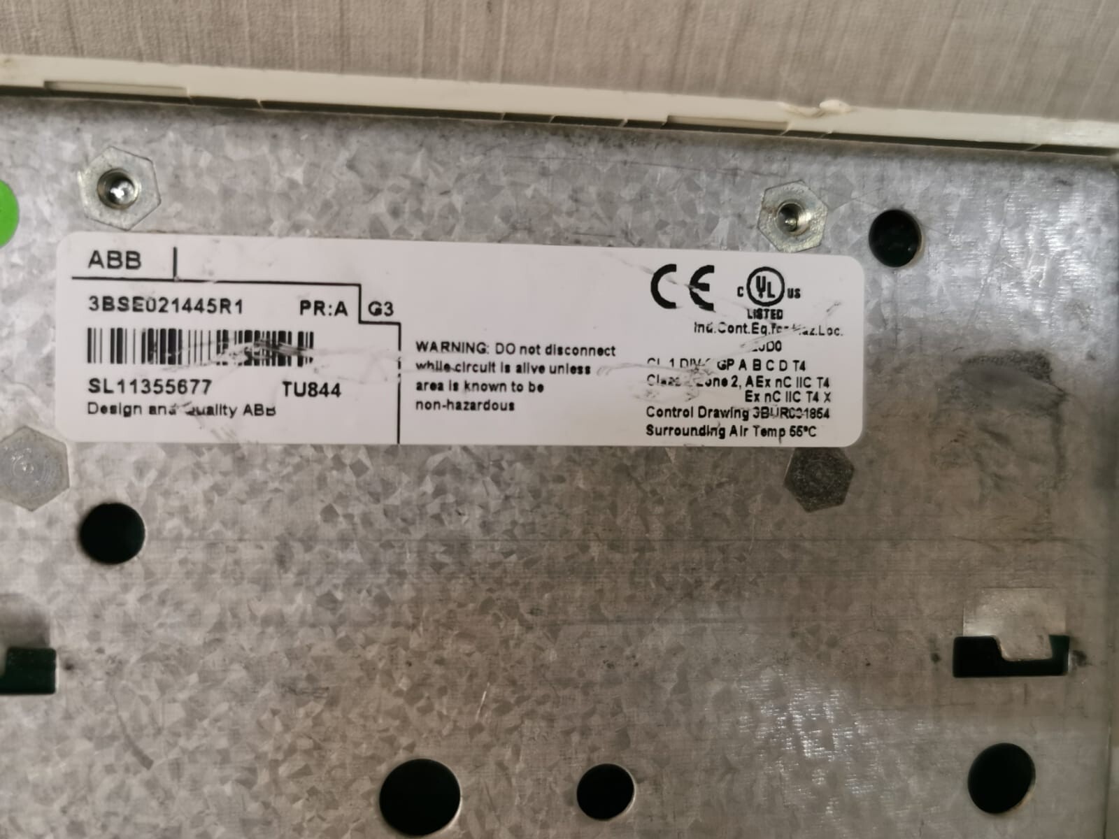 ABB 3BSE021445R1 ABB 3BSE021445R1 TERMINATION UNIT BASE PLATE for TU844 W/ Missing & 2