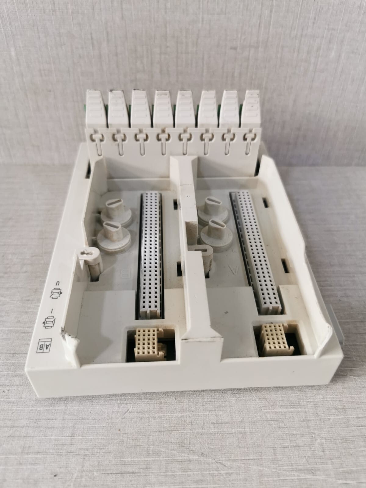 ABB 3BSE021445R1 ABB 3BSE021445R1 TERMINATION UNIT BASE PLATE for TU844 W/ Missing & 5