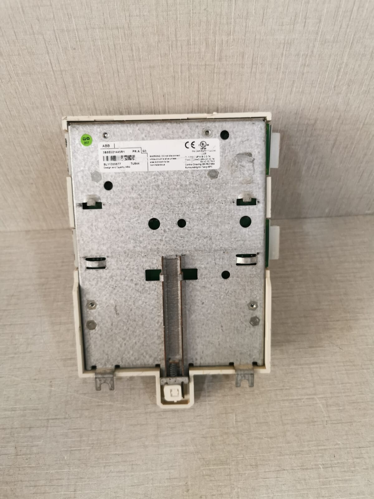 ABB 3BSE021445R1 ABB 3BSE021445R1 TERMINATION UNIT BASE PLATE for TU844 W/ Missing & 10