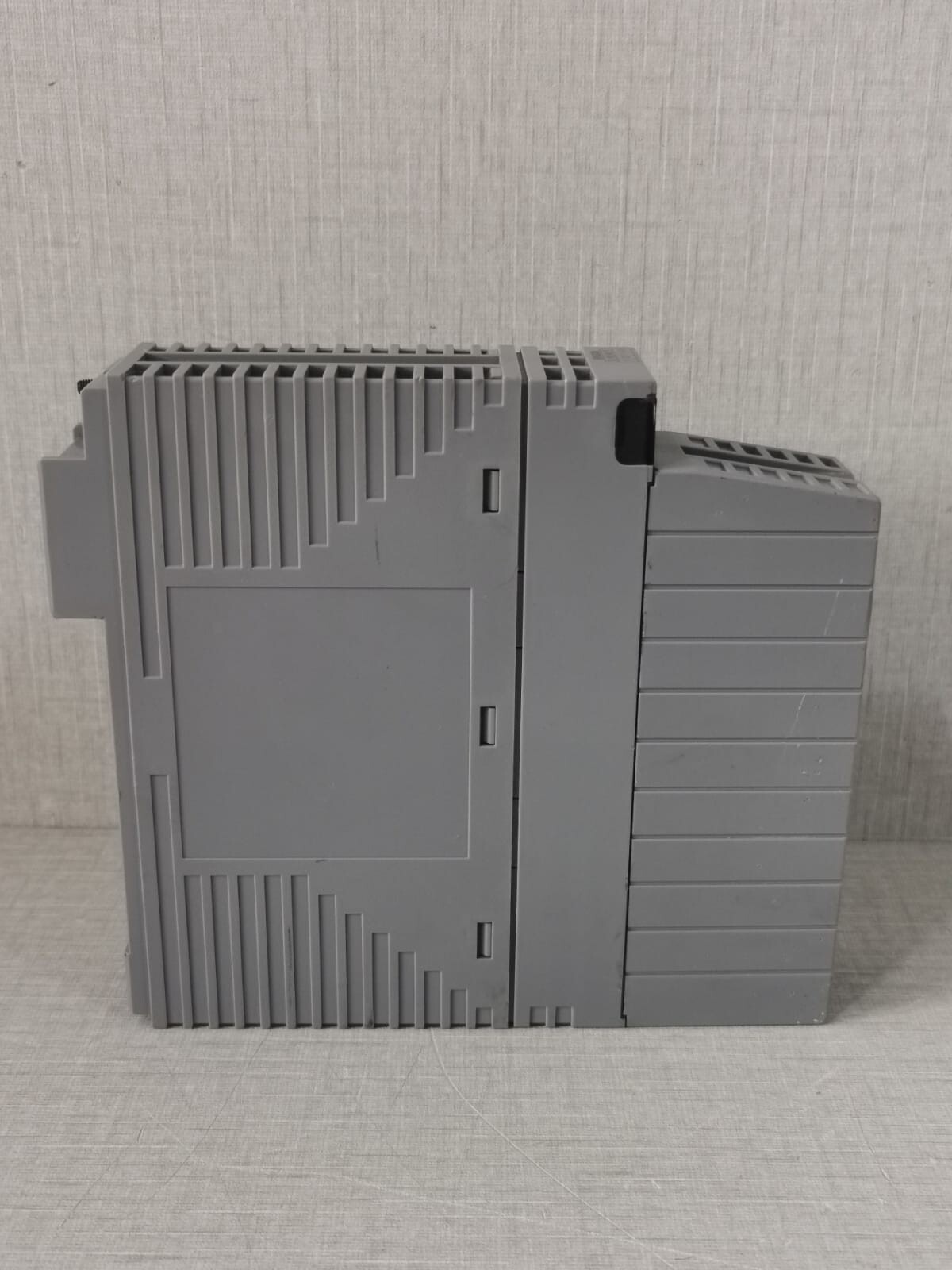 Yokogawa ADV551 / ATD5S-10 S2 YOKOGAWA ADV551-P60 S2 DIGITAL OUTPUT MODULE ADV55S1 24VDC W/ ATD5S-10 S2 5
