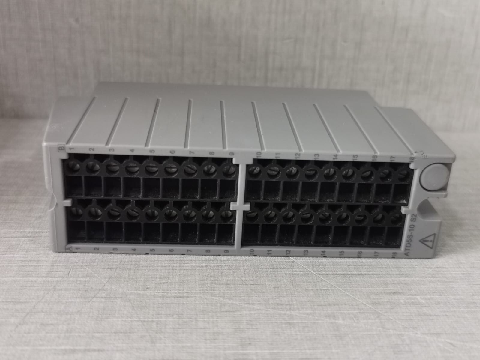 Yokogawa ADV551 / ATD5S-10 S2 YOKOGAWA ADV551-P60 S2 DIGITAL OUTPUT MODULE ADV55S1 24VDC W/ ATD5S-10 S2 10