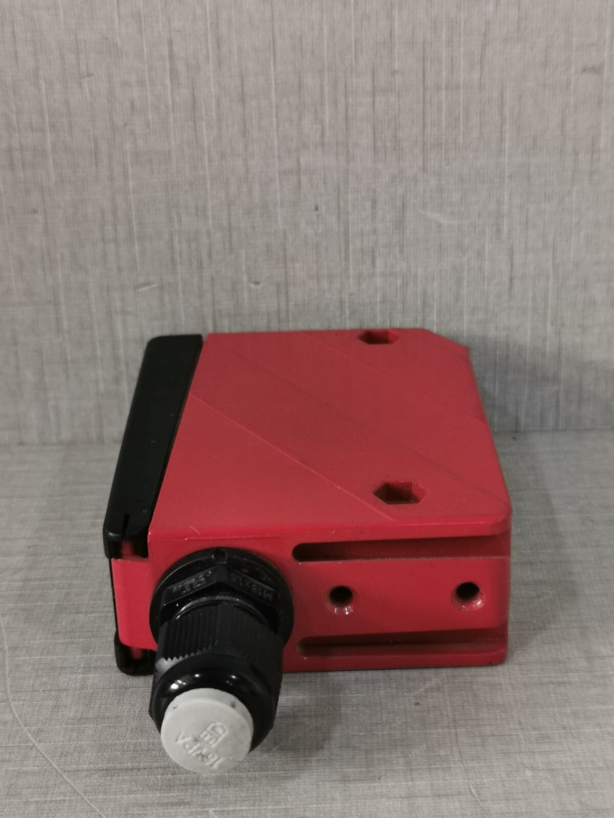 Leuze RT 96M/R-1574-800-25 LEUZE ELECTRONIC RT 96M/R-1574-800-25 SENSOR 9
