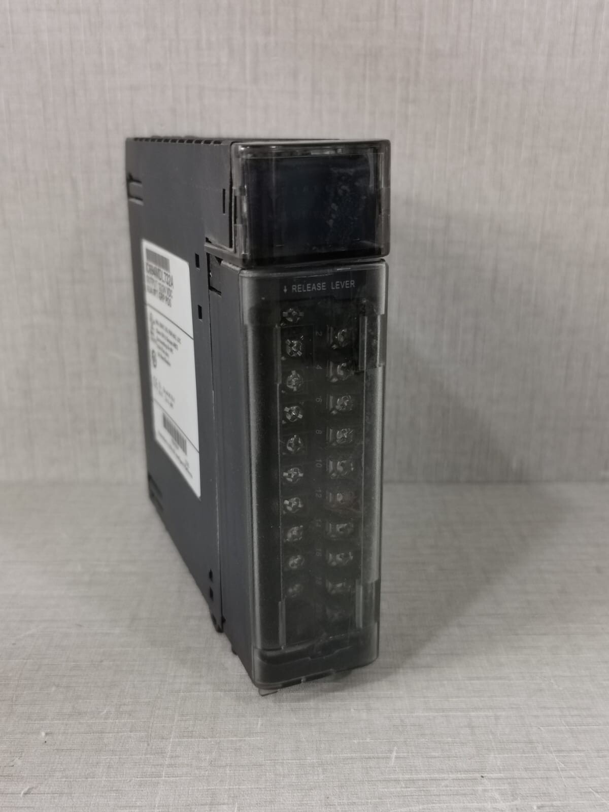 GE Fanuc IC694MDL732A GE FANUC IC694MDL732A OUTPUT 12/24 VDC 0.5 8PT MODULE 2