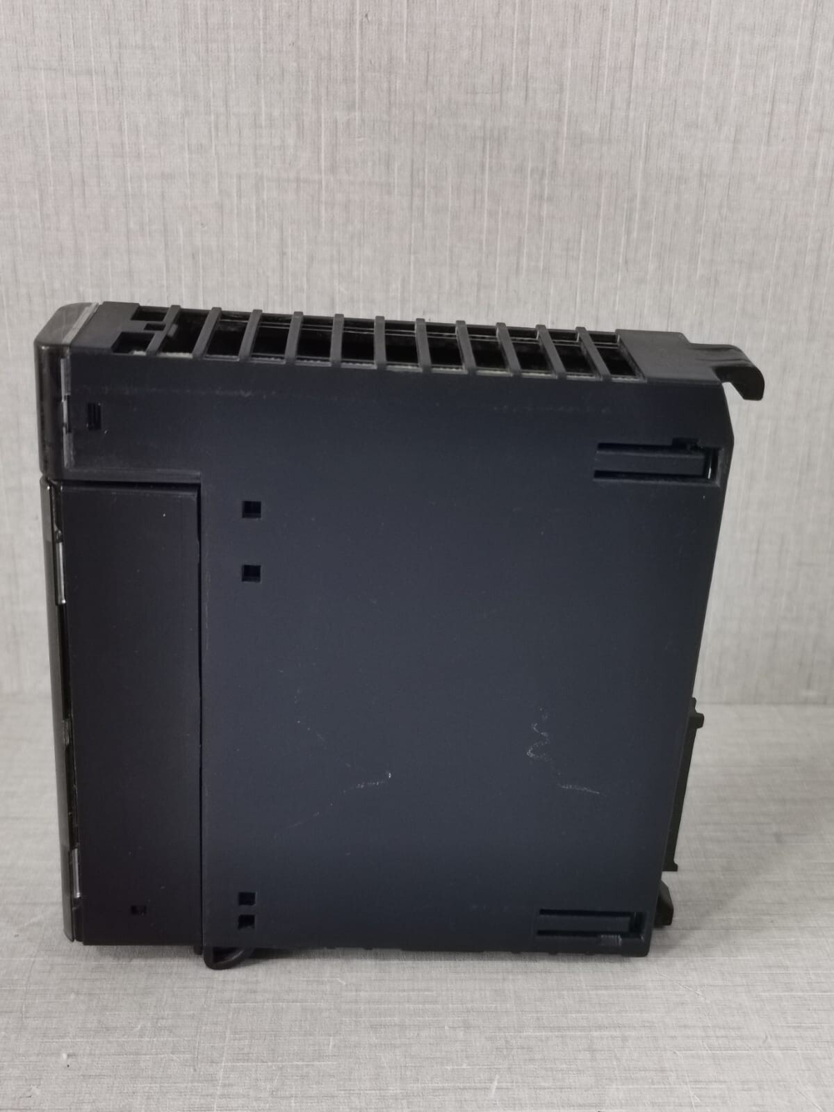 GE Fanuc IC694MDL732A GE FANUC IC694MDL732A OUTPUT 12/24 VDC 0.5 8PT MODULE 4