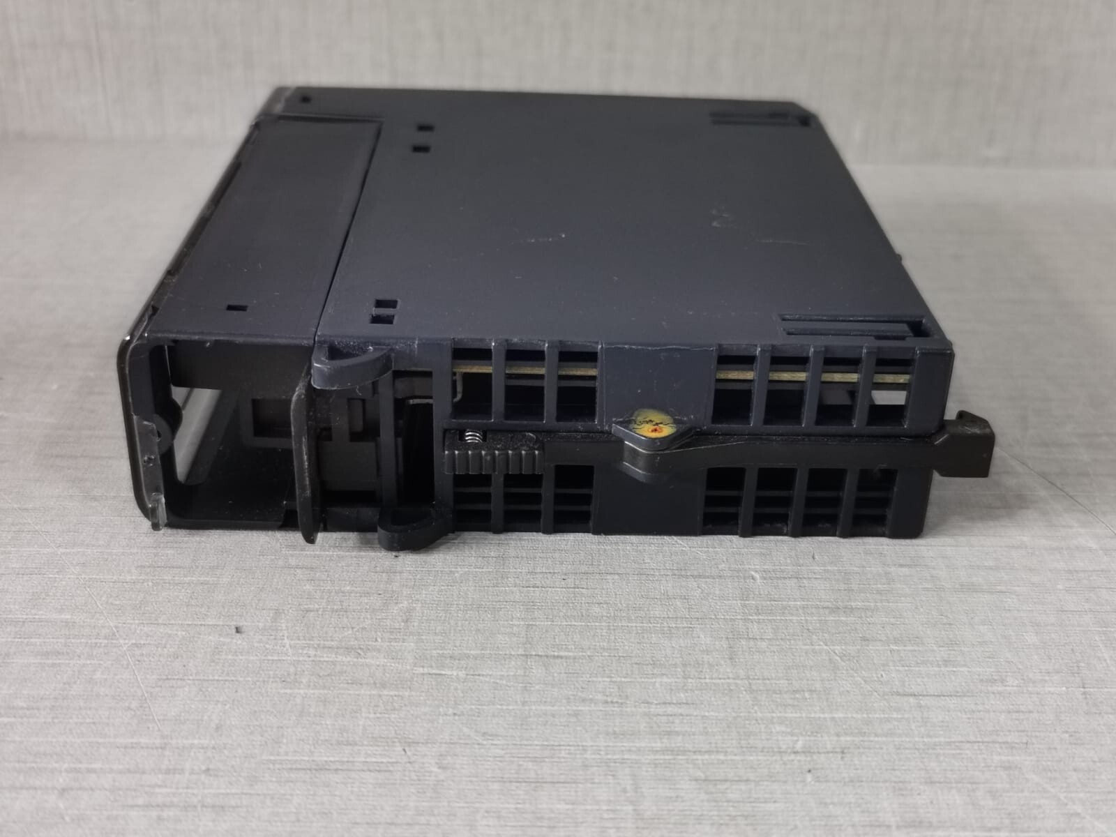 GE Fanuc IC694MDL732A GE FANUC IC694MDL732A OUTPUT 12/24 VDC 0.5 8PT MODULE 9