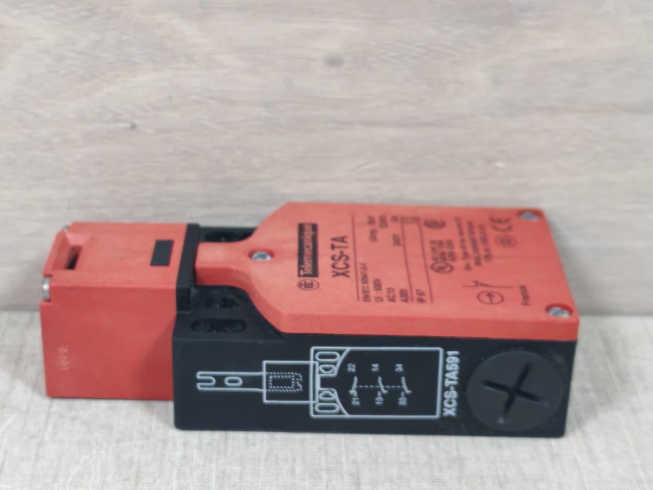Schneider Electric TA591 Telemecanique XCS-TA591 SAFETY INTERLOCK SWITCH 4