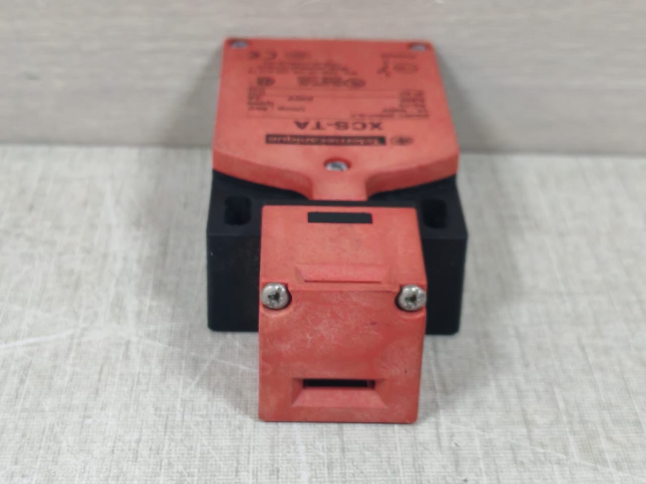 Schneider Electric TA591 Telemecanique XCS-TA591 SAFETY INTERLOCK SWITCH 6