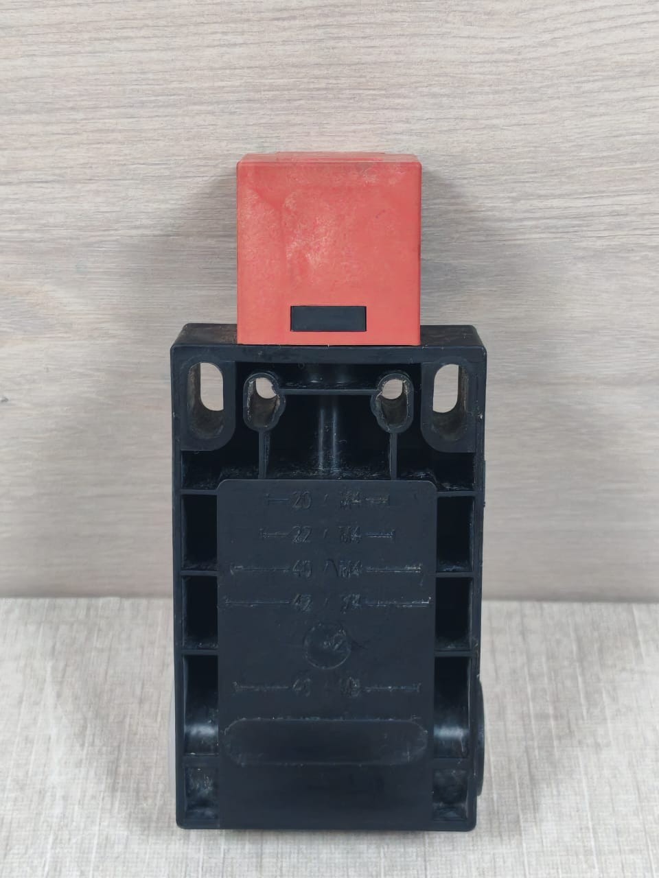 Schneider Electric TA591 Telemecanique XCS-TA591 SAFETY INTERLOCK SWITCH 8