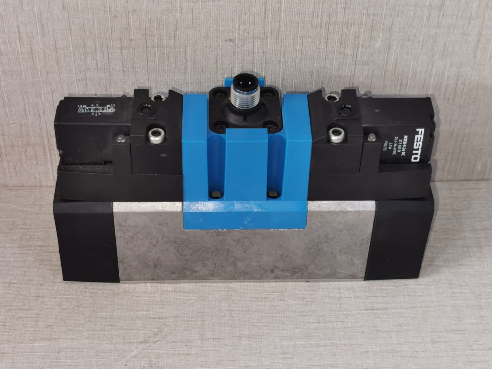 Festo VALVE-571492 FESTO MEBH-5/3G-D-2-S-ZSR-C-SA Solenoid Valve 571492 3