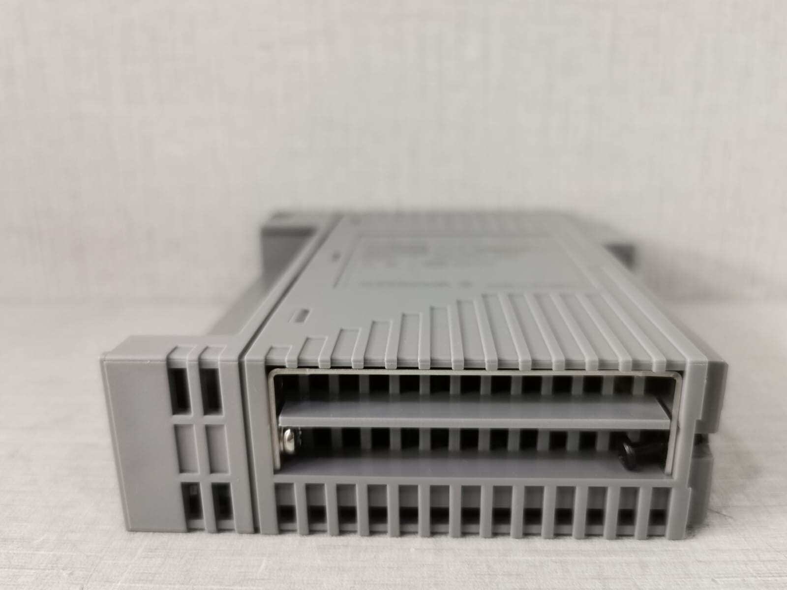 Yokogawa ADV551-P00 ADV551 YOKOGAWA ADV551-P00 S2 DIGITAL OUTPUT MODULE- WITH OLD STOCK BOX 9