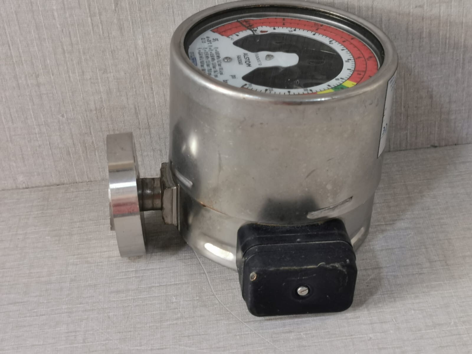 WIKA WIKA-233 WIKA 233.52.100 Density Monitor with Alarm Contacts 821.1.1.2 8