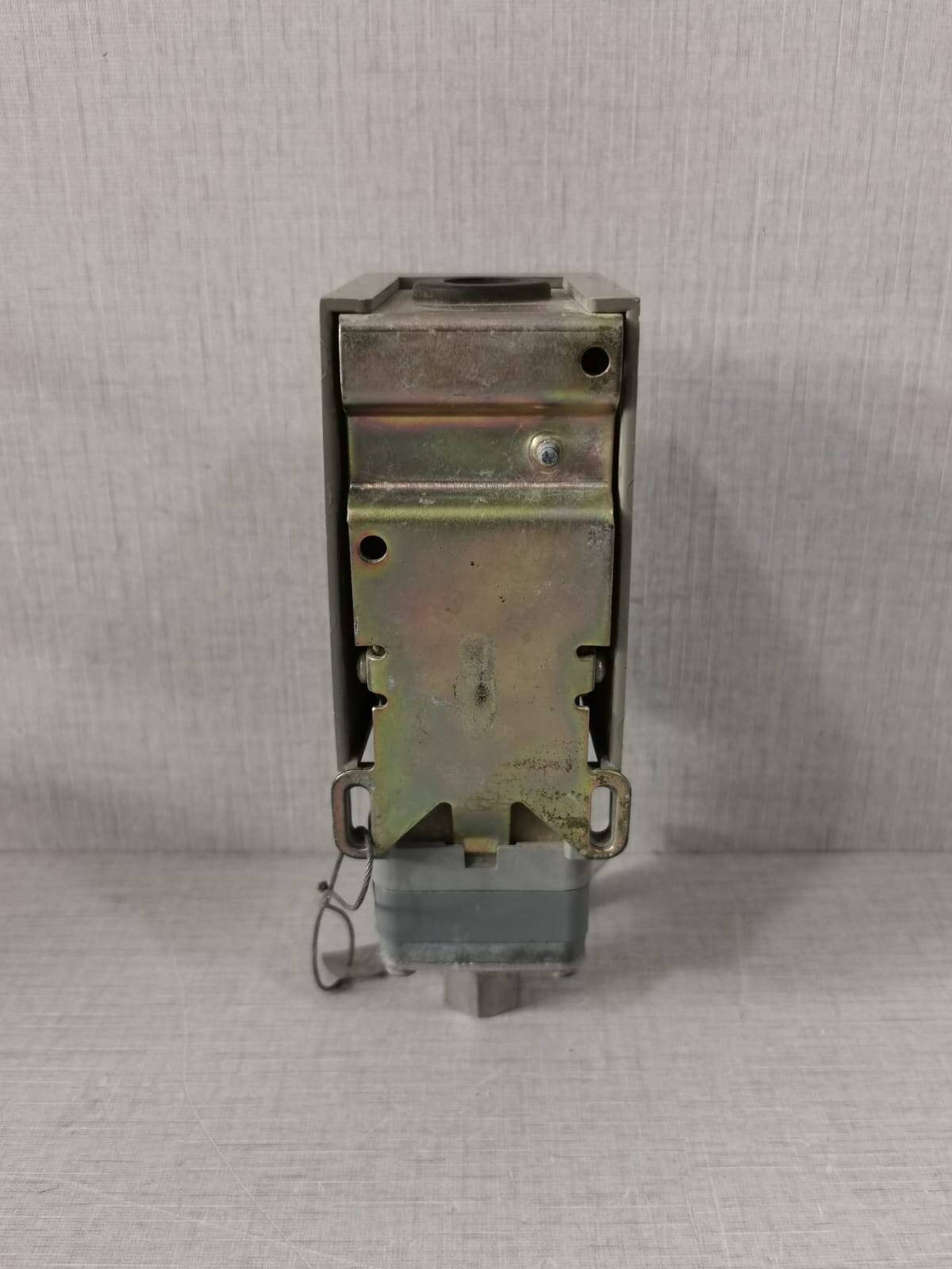 Schneider Electric G-6 SQUARE D 9012 GN G-6 PRESSURE SWITCH 5-250 PSIG /750 PSIG 8