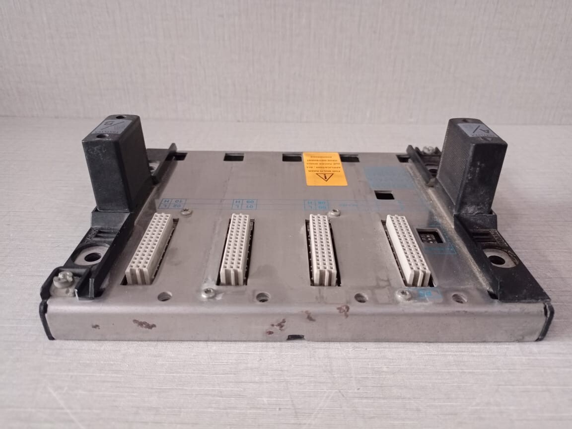 Schneider Electric 4-SLOT Schneider Electric Modicon Premium TSXRKY4EX 4-Slot Ext Rack 6