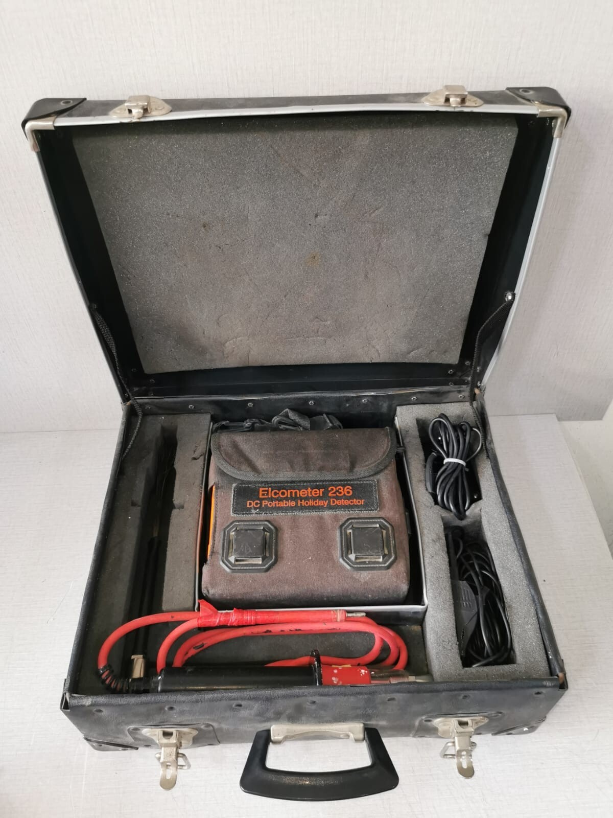 Elcometer PORTABLE Elcometer 236 D.C Portable Holiday Detector 30 KV 1