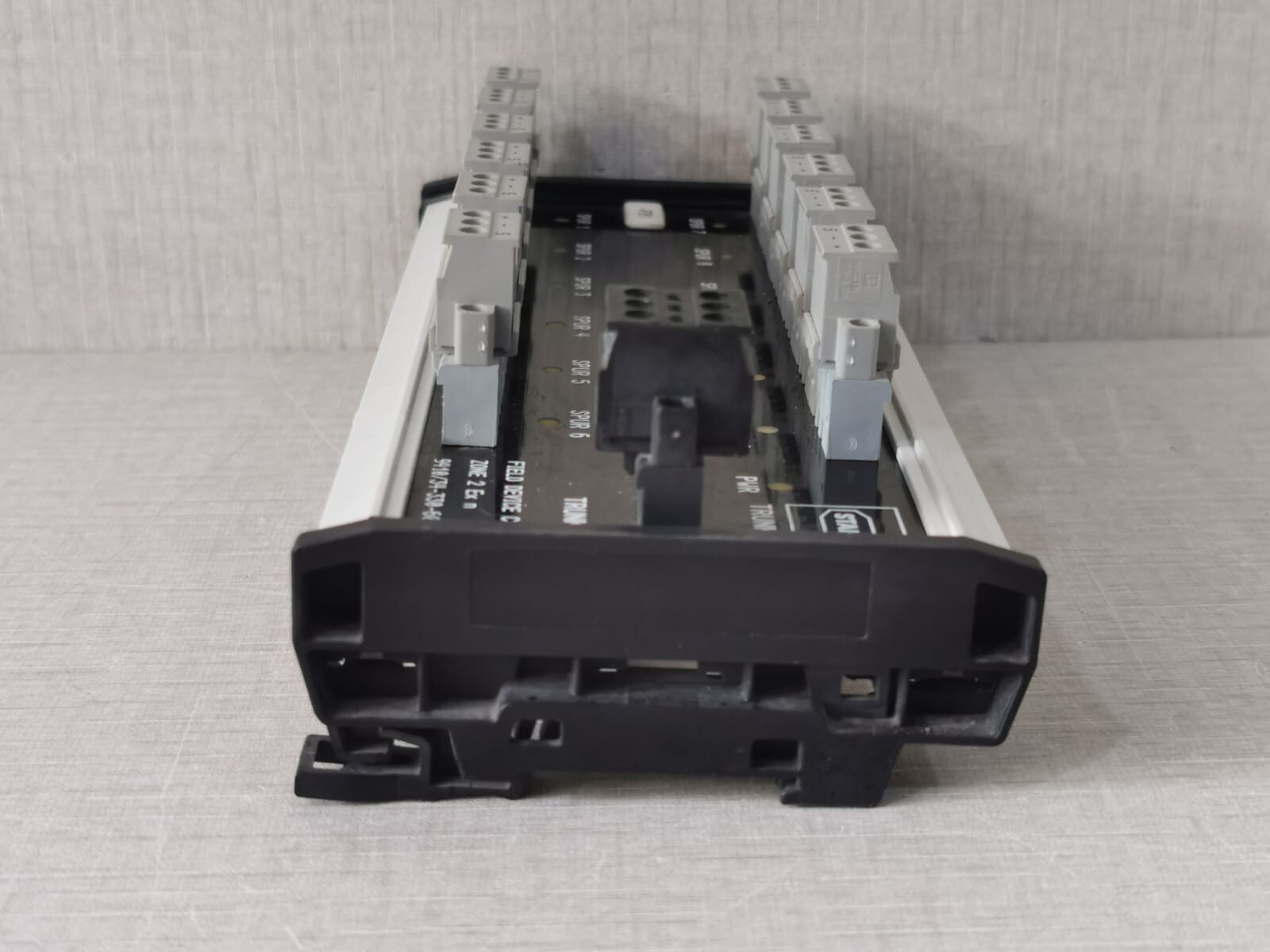 ISbus STAHL-9410 ISbus /STAHL 9410/34-330-60 REV A FIELD DEVICE COUPLER ZONE 2 FISCO POWER SUPPLY 6